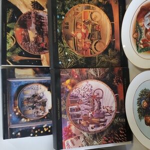 Holiday memories collectors plates (4)